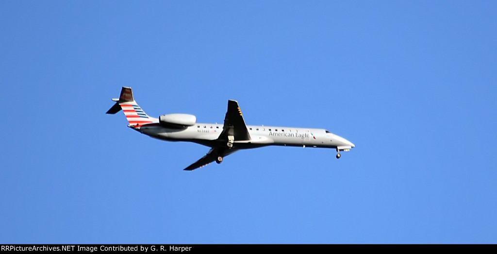 While waiting for Amtrak 66 to arrive what I suspect to be flight AA 5937, Charlotte to Lynchburg, makes it approach to the LYH field